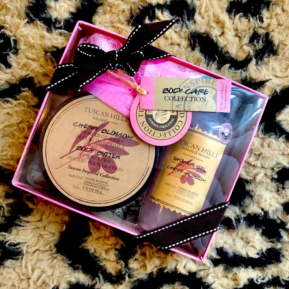 Bath body gift package shower gel, lotion, puff